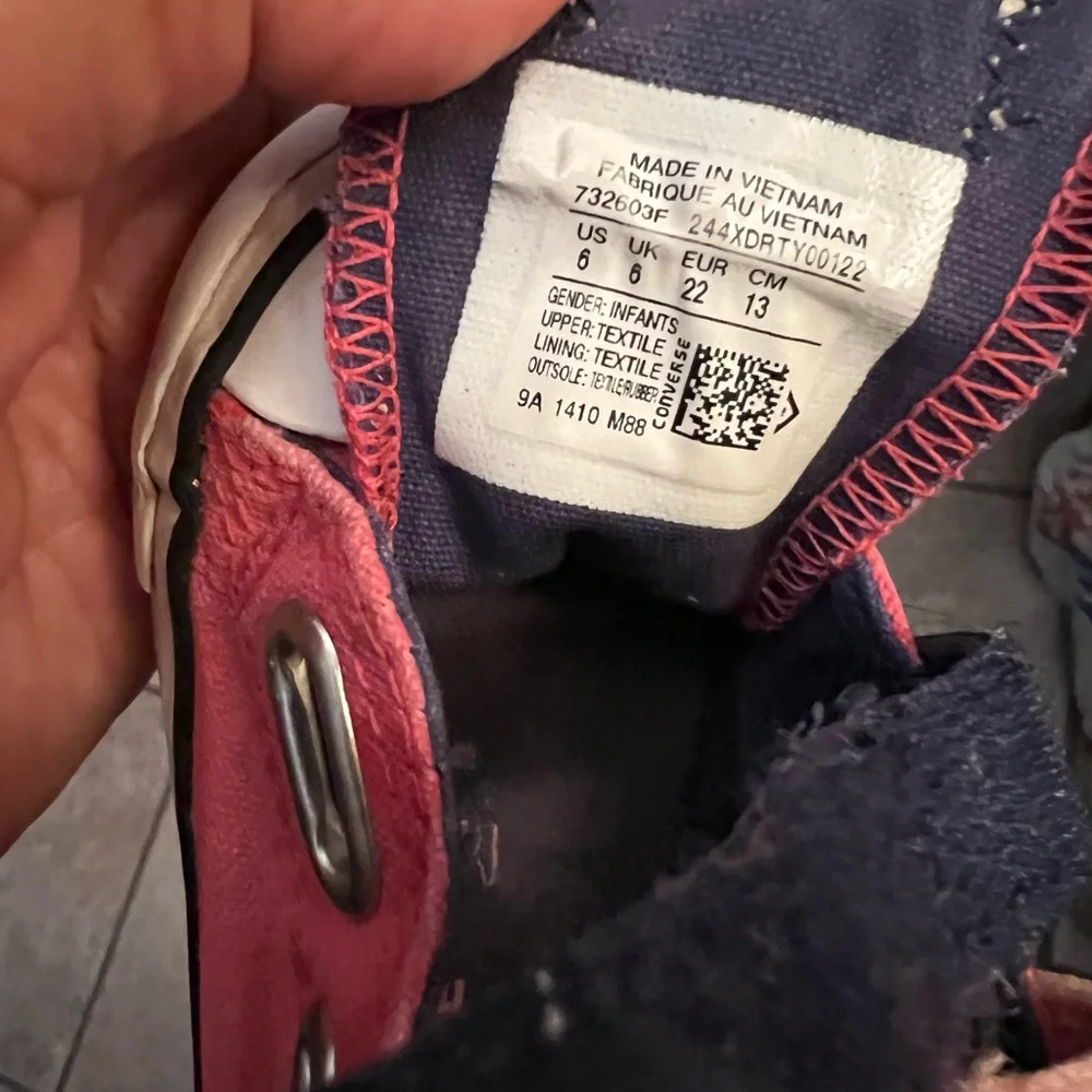 Converse size 6